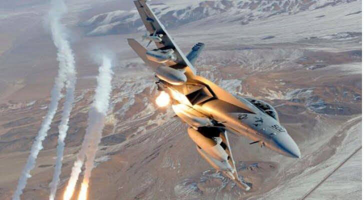 بقنابل ذكية.. قصف أمريكي يستهد...