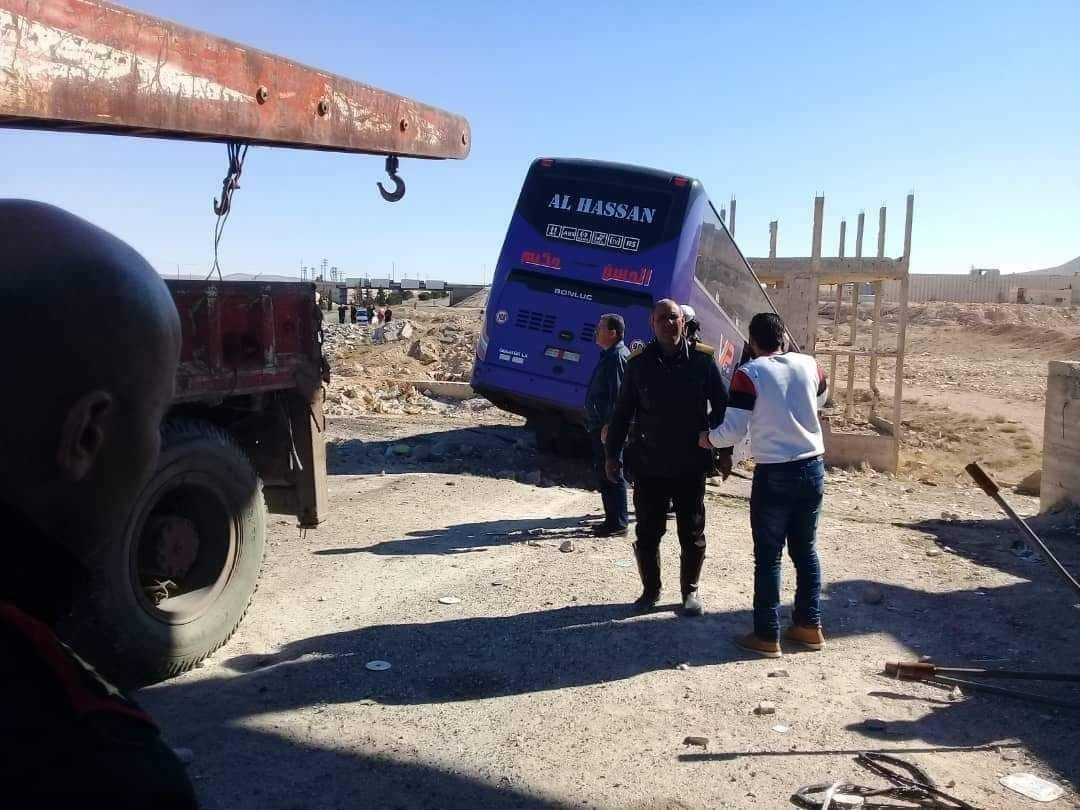 إصابة 15 شخصا بحادث مروري على...