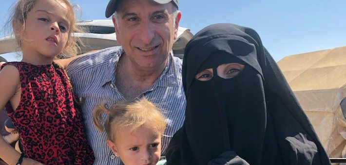 ناشط أسترالي يُطالب بلاده بإعا...