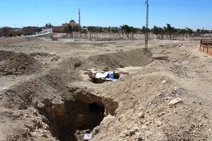 استشهاد امرأة وطفل بقصف مدفعي...