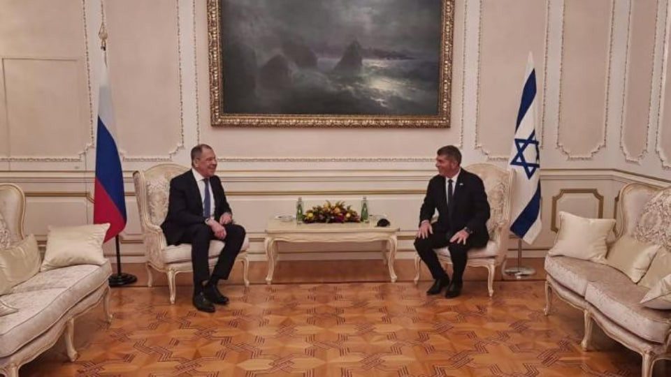 خلال استقباله وزير الخارجية ال...