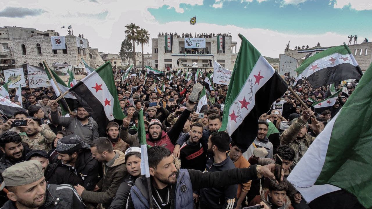 ناشطون يعلقون على مشاركة الائت...