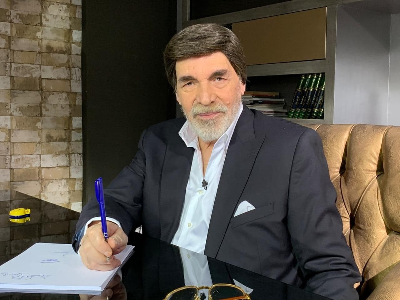 "السنونو" يعيد ياسر العظمة إلى...