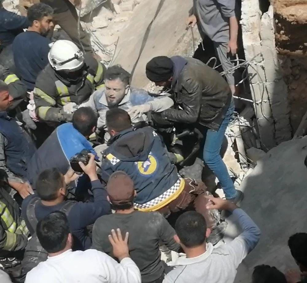 مبنى سكني يقــتل طفلا غربي حلب