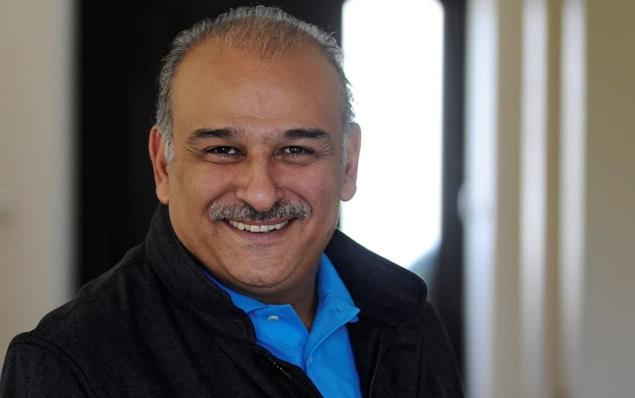 "جمال سليمان" يعلق نشاطه السيا...