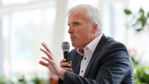 بعد تعرضه لهجوم عنصري.. مسؤول...