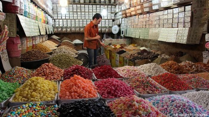 حواجز مرورية وأمنية لحماية الأ...