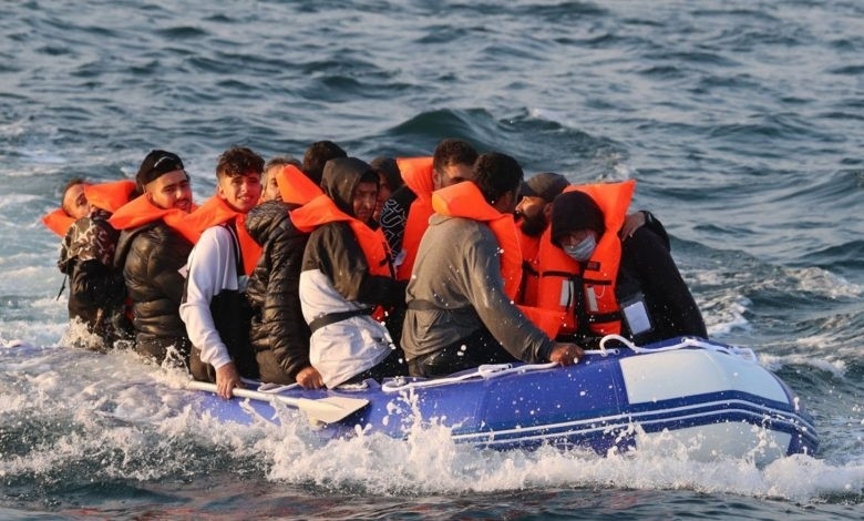 قادمون من لبنان.. قبرص تعيد 56...