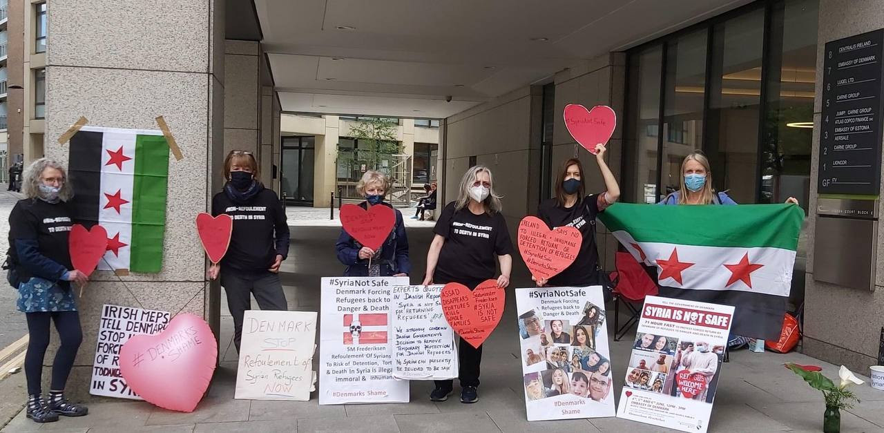 احتجاجا على ترحيل السوريين.. ن...