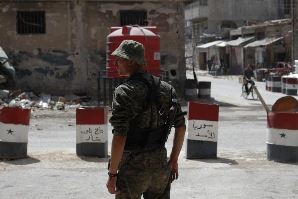 قوات النظام تشن حملة مداهمات ش...