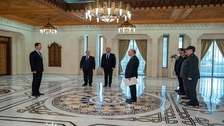 رئيس النظام يتسلم أوراق اعتماد...