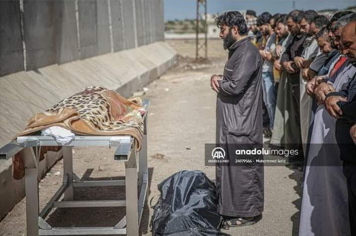 على جدار "الضامن التركي".. صلا...