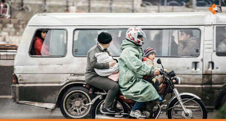 "الدراجات النارية" وسيلة لنقل...