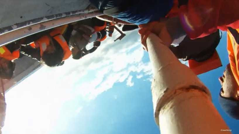 "البحر البنفسجي".. وثائقي يرصد...