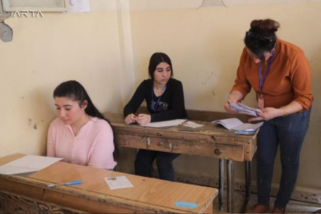 ثلاثة آلاف طالب وطالبة يتقدمون...