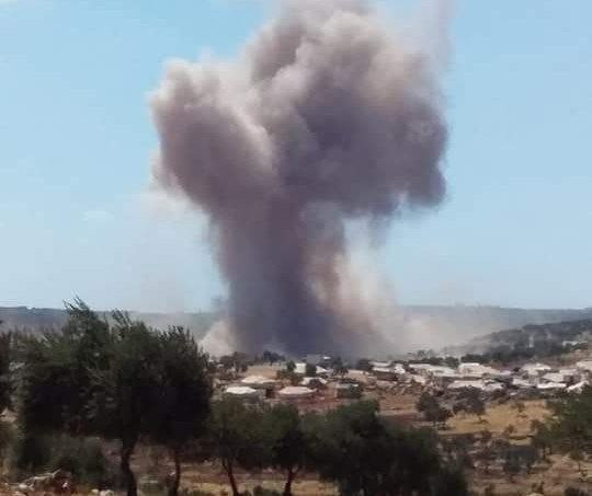 بينهم أطفال.. جرحى بقصف جوي رو...