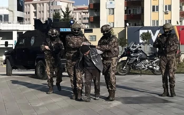 "الدفاع التركية" تعلن اعتقال ع...