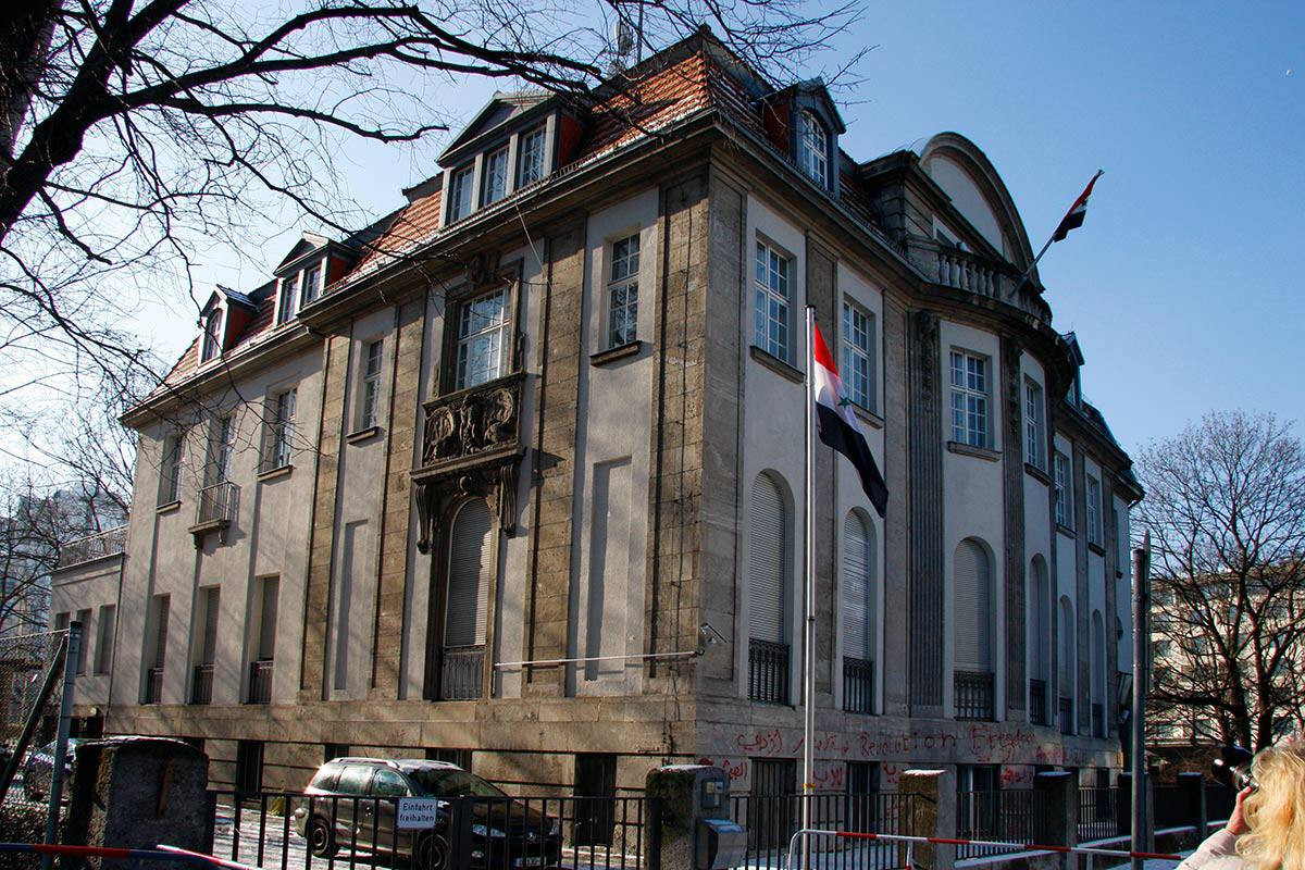 تقرير: النظام السوري يبتز اللا...