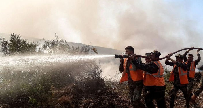 طائرة روسية تشارك في إخماد حري...