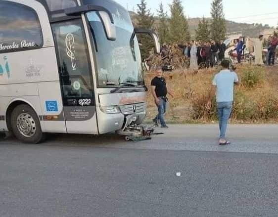 وفاة أب وزوجته وطفلهما بحادث س...