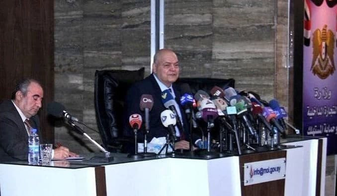 حكومة النظام تقر باستمرار أزمة...