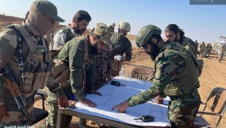 بالتزامن مع مناورات للروس والن...