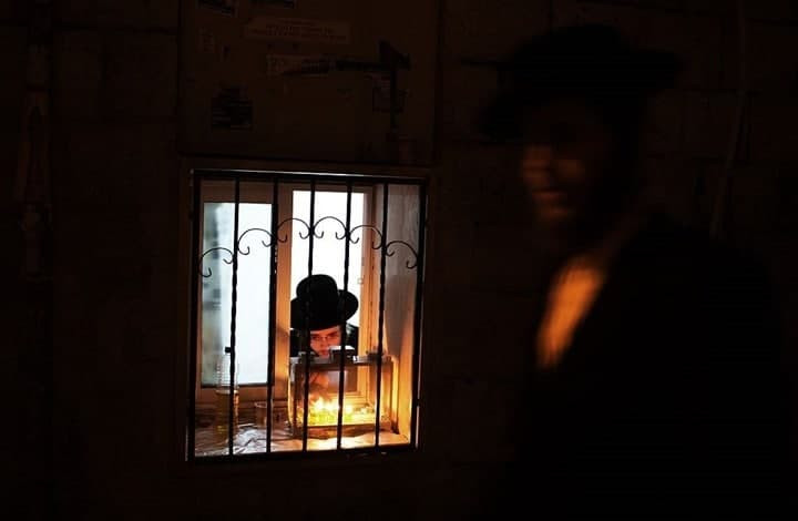 بضوء أخضر من "الأسد".. 12 يهود...