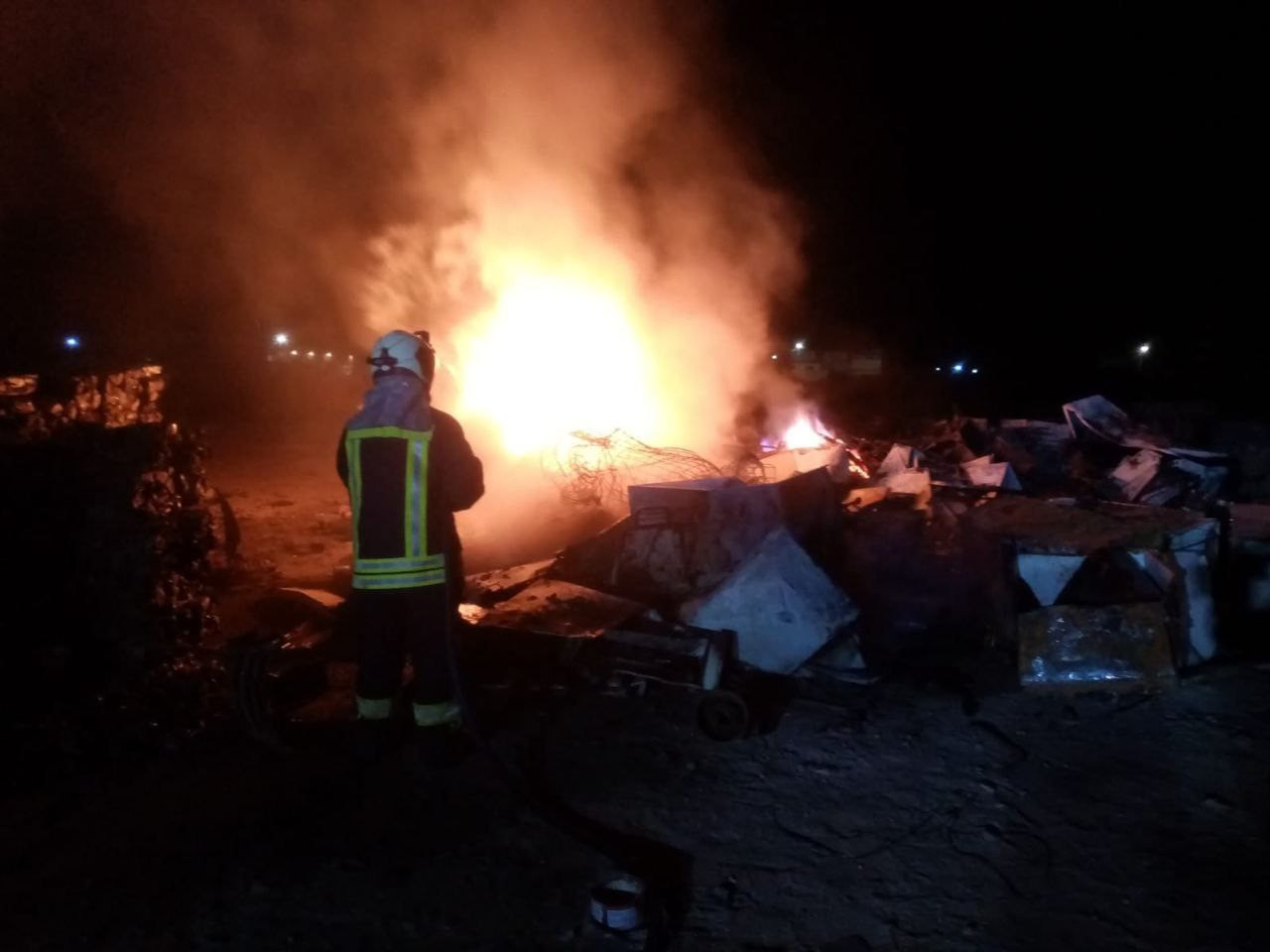 "الدفاع المدني" يخمد خمسة حرائ...