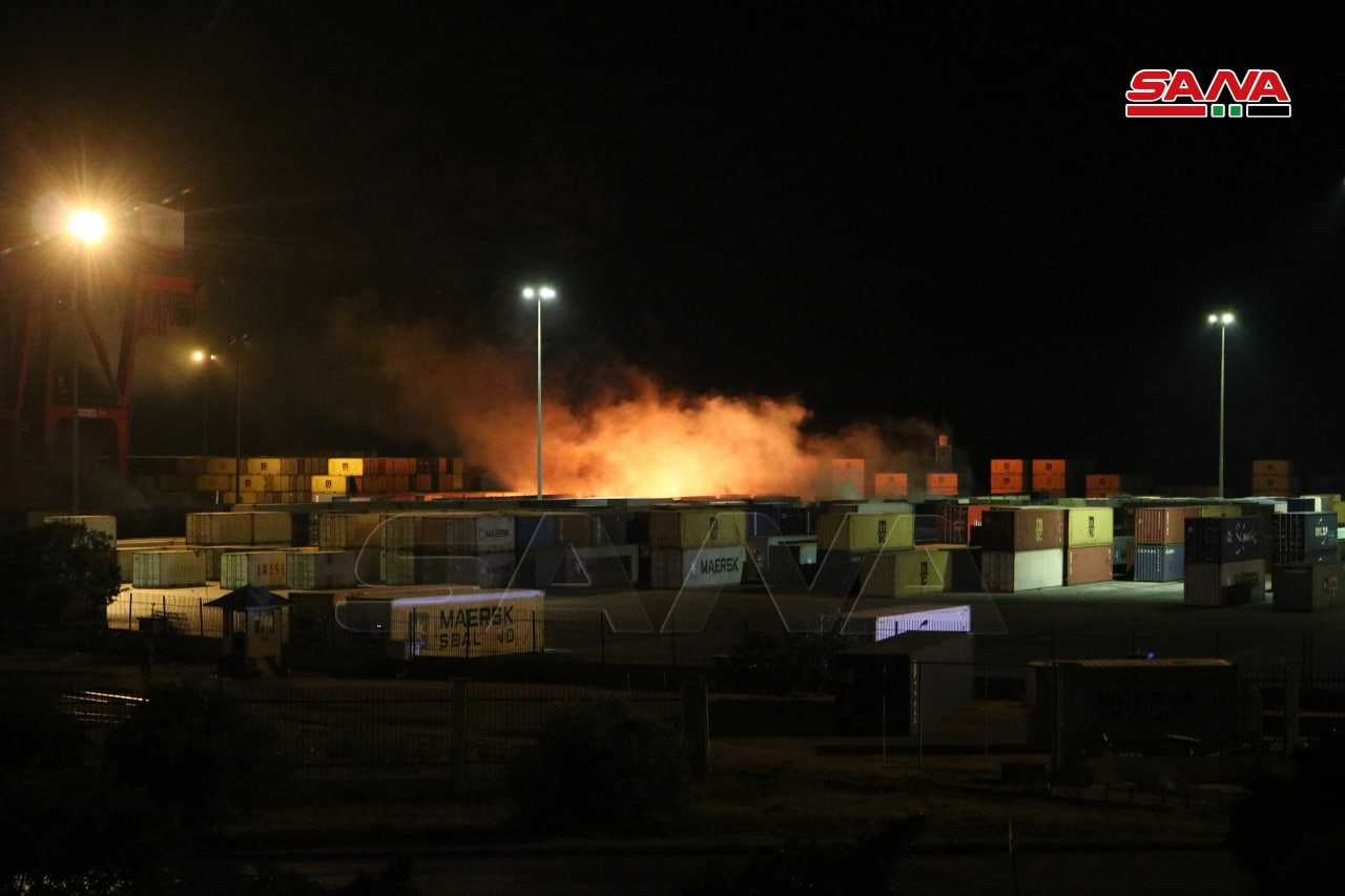 قصف إسرائيلي يستهدف مرفأ اللاذ...