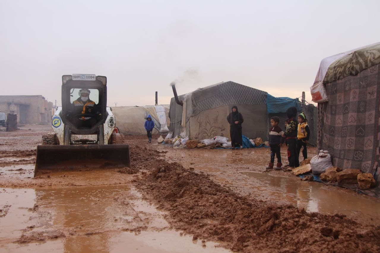 "الدفاع المدني السوري" يطالب ا...