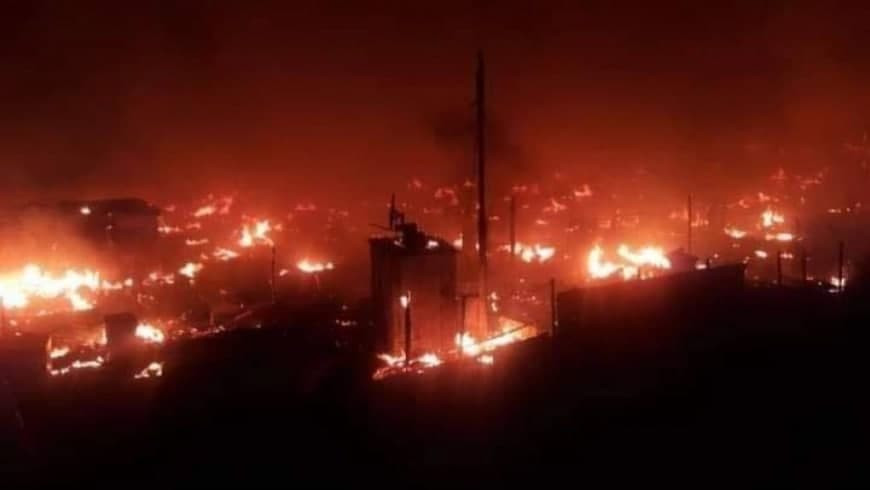 حريق ضخم يلتهم خيم اللاجئين في...