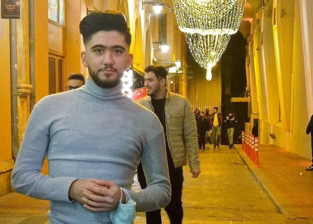 شاب سوري ضحية هجوم عنصري مسلح...