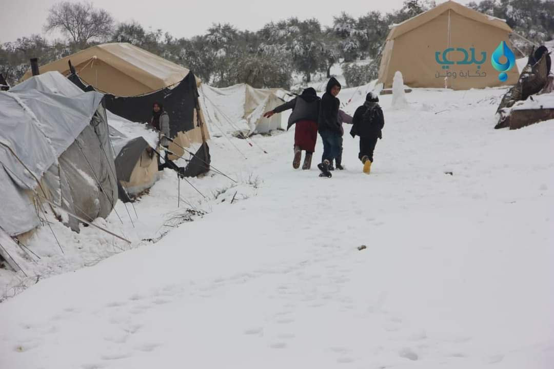 "الدفاع المدني": عشرات المخيما...