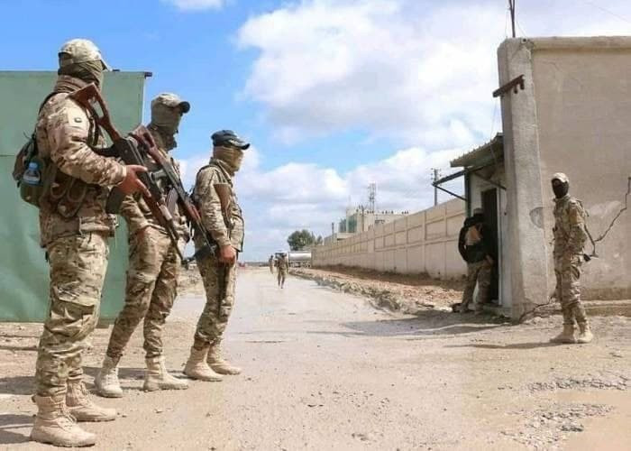 "قسد" تعتقل 10 أشخاص شرق دير ا...