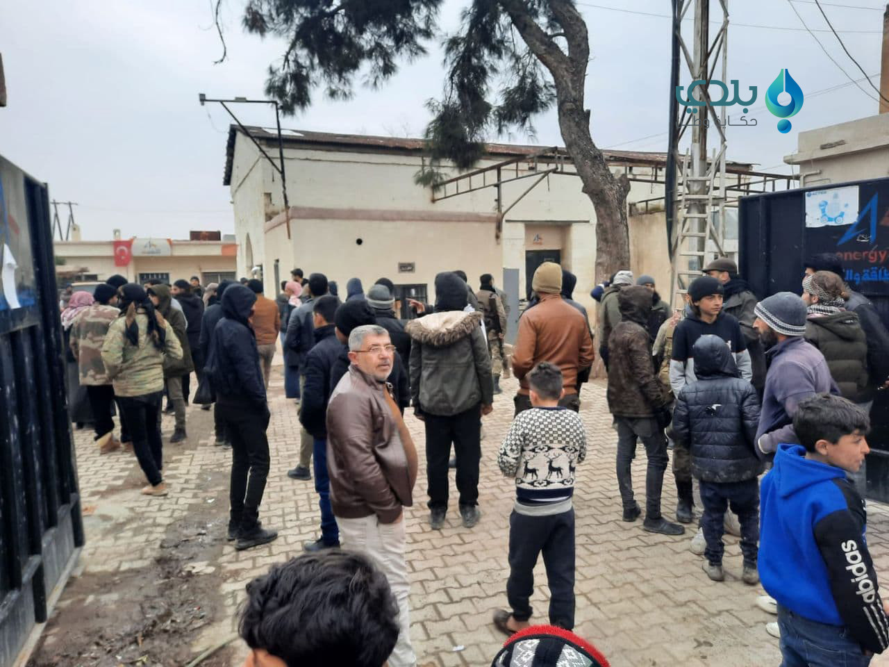 احتجاجاً على انقطاع الكهرباء ا...