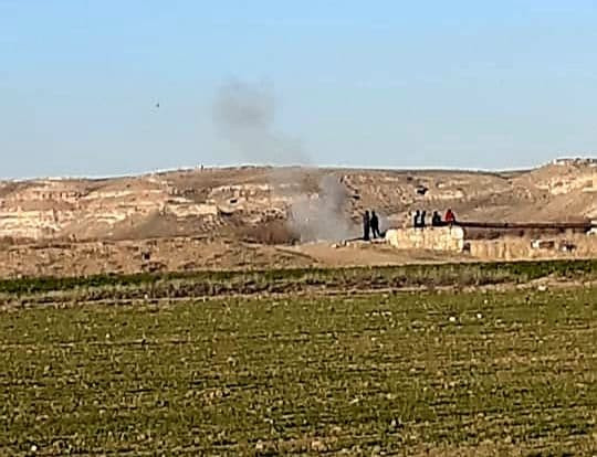 بينهم أطفال.. جرحى بقصف مدفعي...