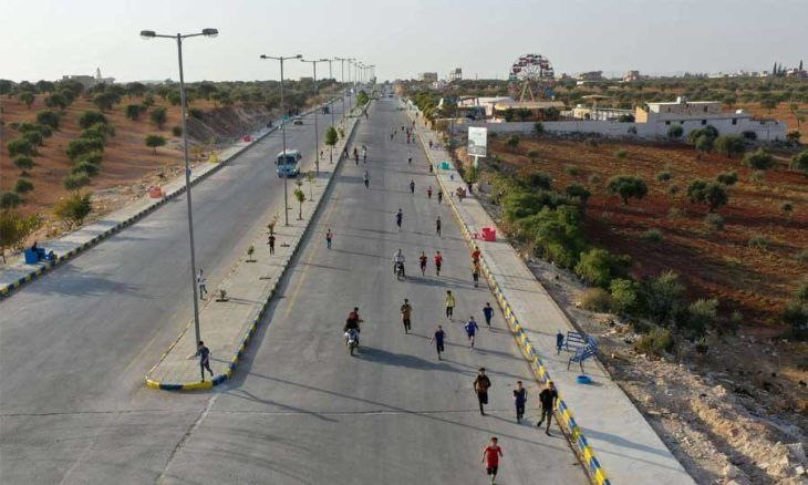 داعش يهاجم باص "مبيت" للنظام ف...