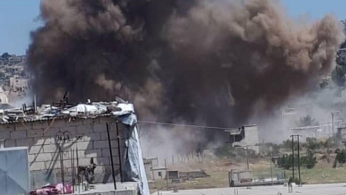 إدلب.. استشهاد طفل وامرأة بقصف...