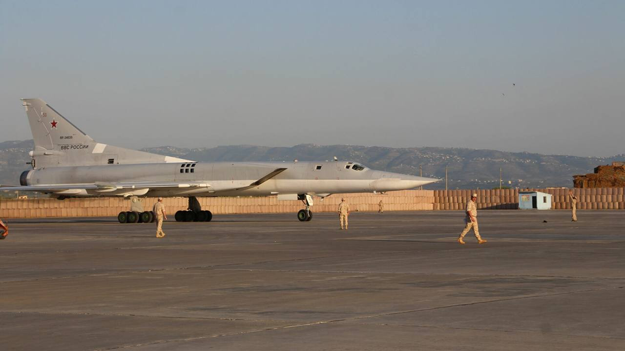 قاذفات روسية تصل "حميميم" للمش...