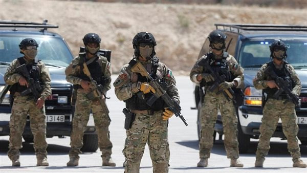 الجيش الأردني يقتل مهربا ويدمر...