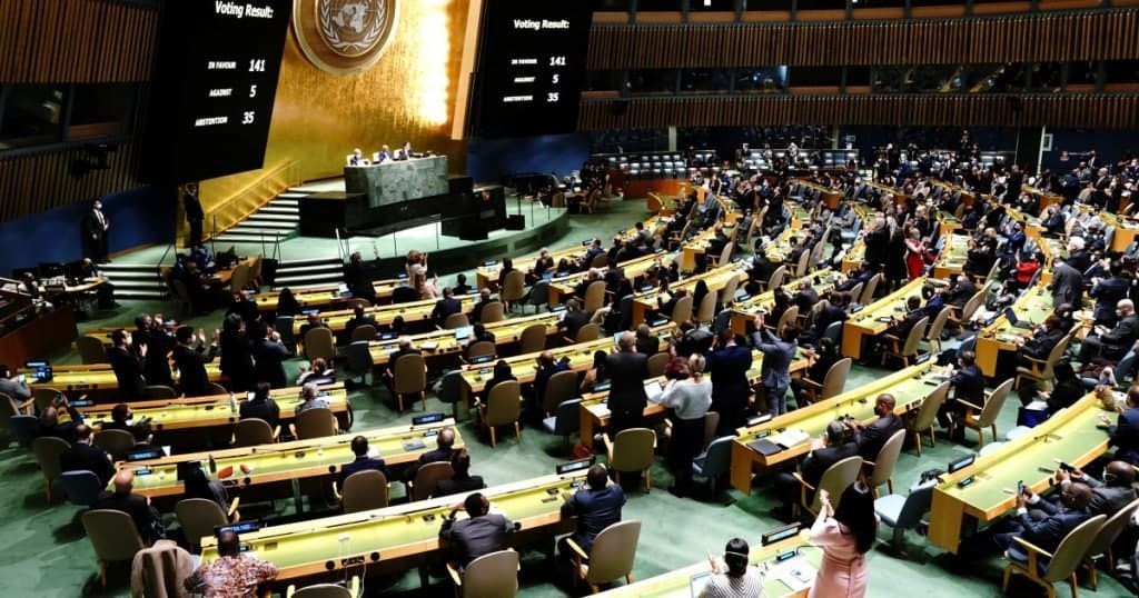 "الائتلاف" يطالب بطرد النظام م...