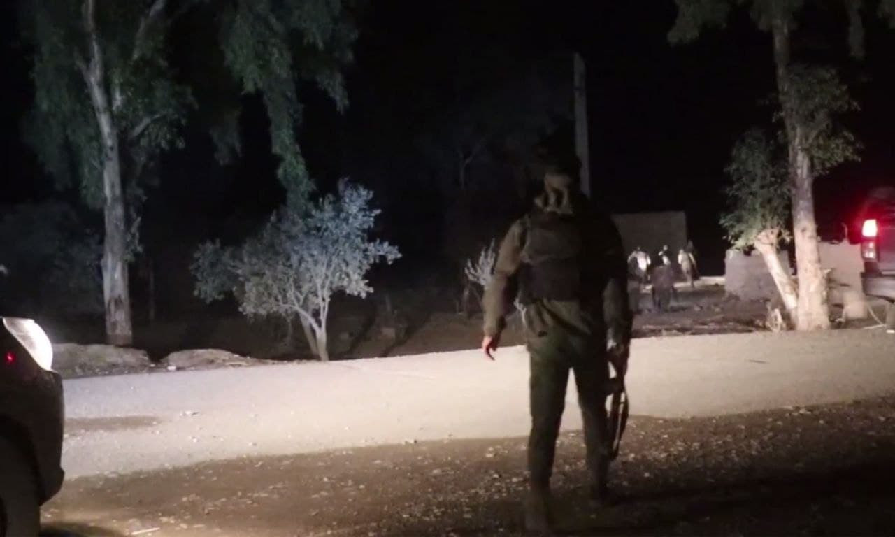 تخللها حرق منازل.. "قسد" تداهم...