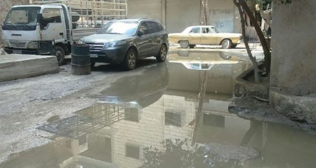 مياه الصرف الصحي تغمر شوارع "ج...