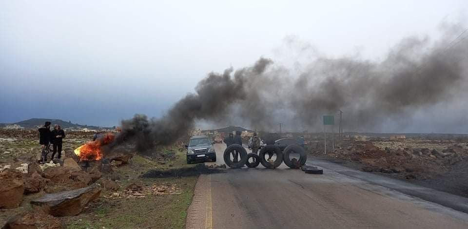 احتجاجا على زيارة المحافظ.. مظ...