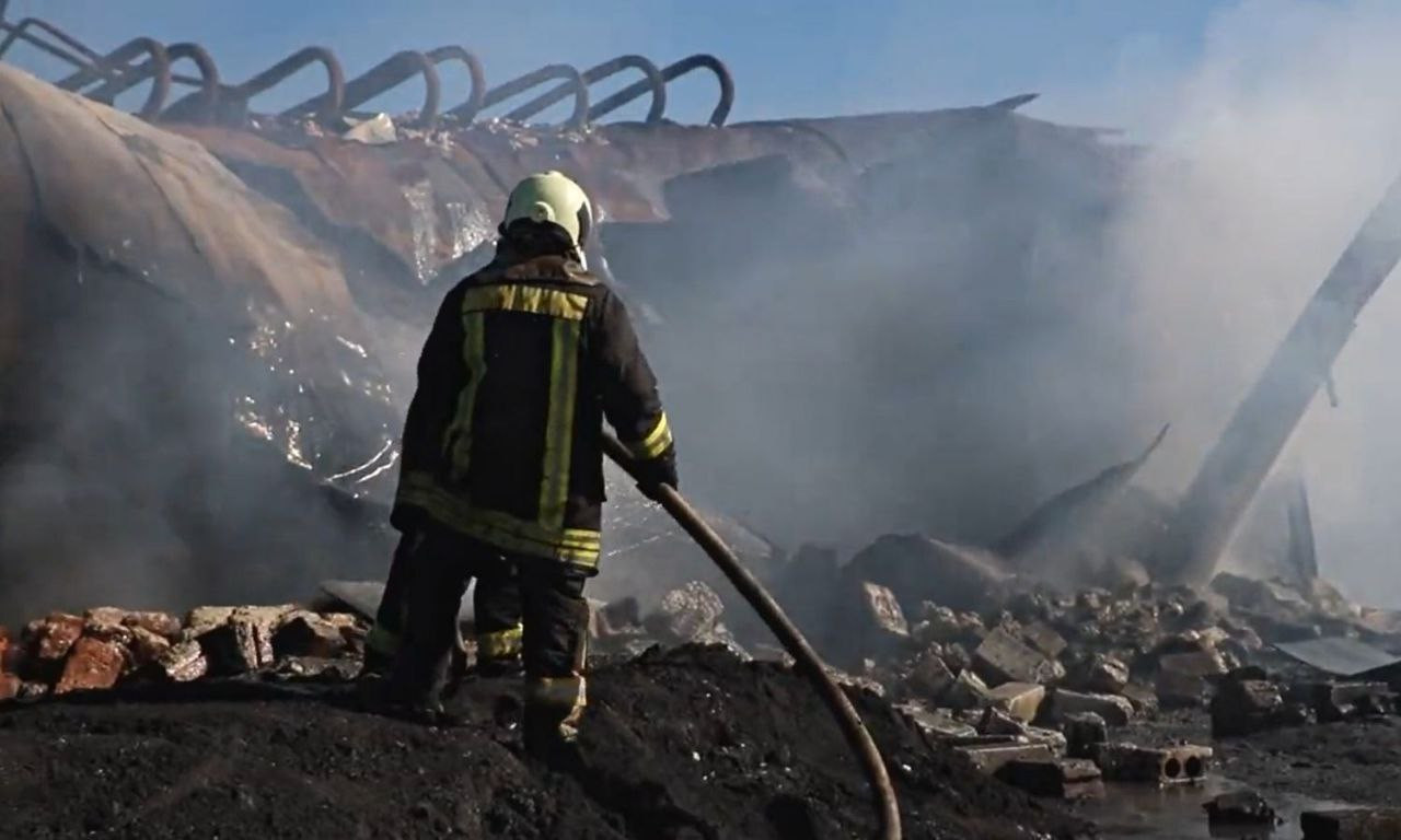 حريق في ترحين ومجموعة محلية ته...