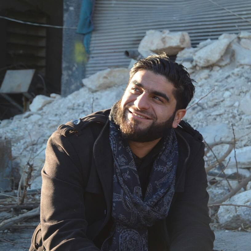 فصيل معارض يعتدي بالضرب على نا...