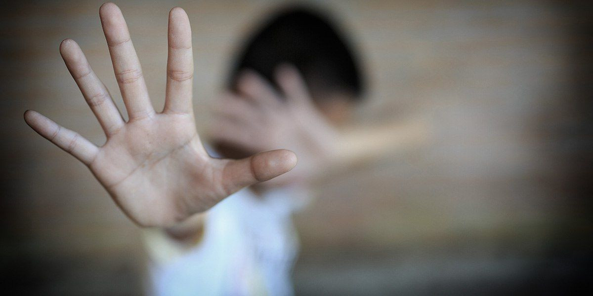 "رقيب" يعذّب ابنه حتى الموت في...