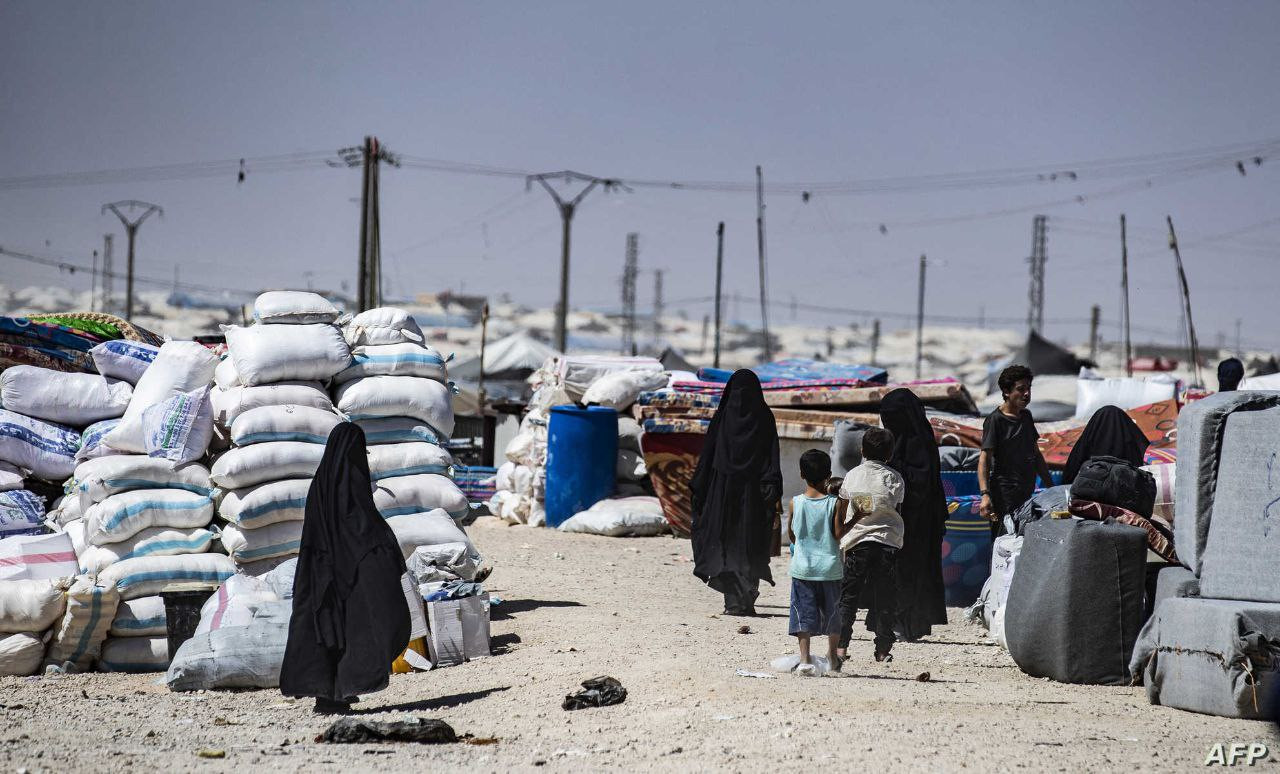 وفد عراقي يزور الهول ويبحث است...