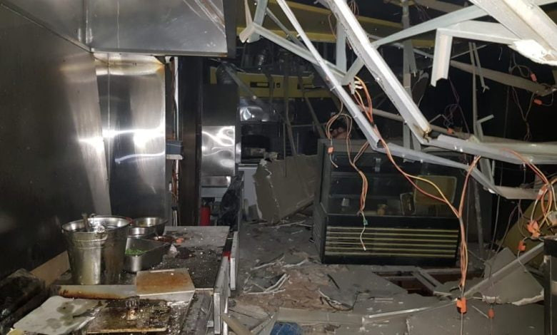 مصابون بانفجار في أحد مطاعم حم...