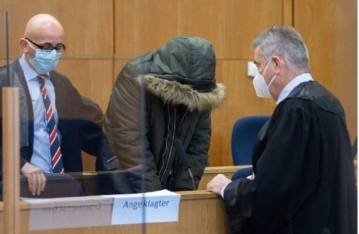 سوري يدلي بشهادة ضد الطبيب "عل...